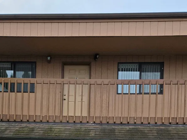 1515 5th St #E, Marysville, WA 98270