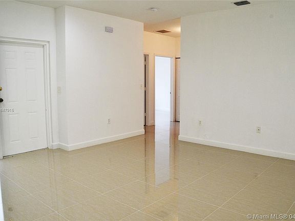 4th image of 2728 NE 3rd Ct Unit 103