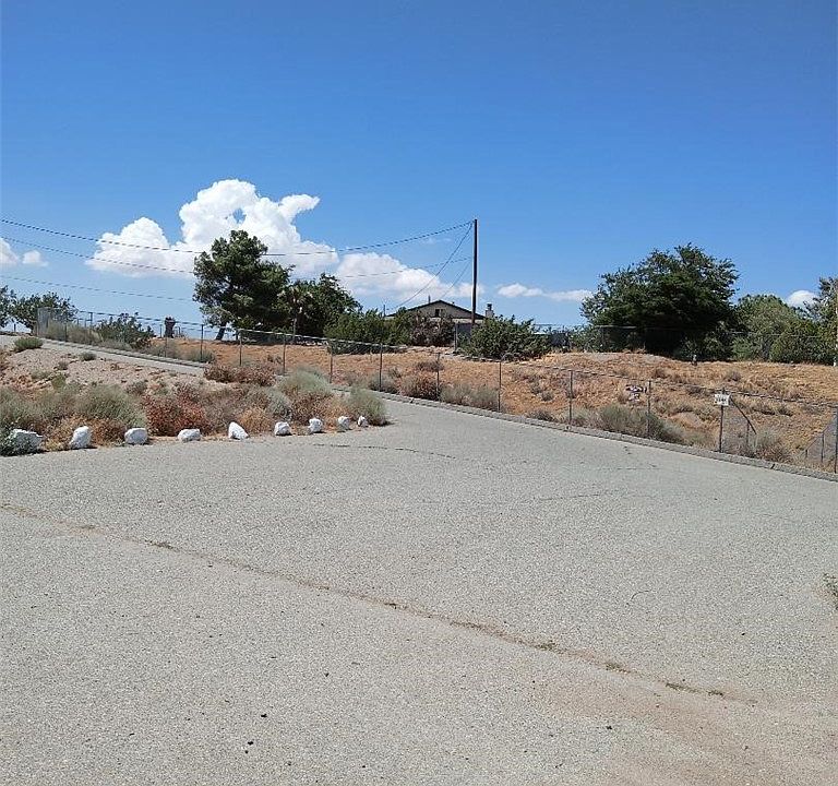 2nd image of 10722 Phelan Rd