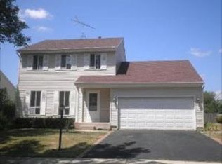 110 Woodview Dr, Streamwood, IL