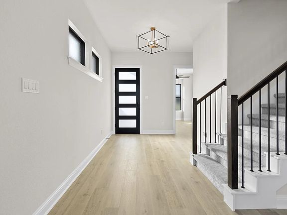 Rusk A Foyer