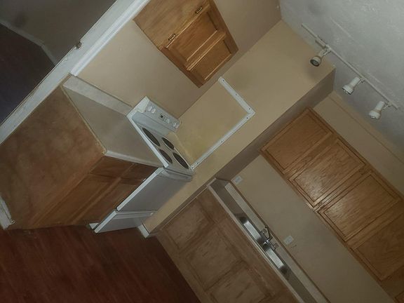 4th image of 1839-1838 E 4th St #1839
