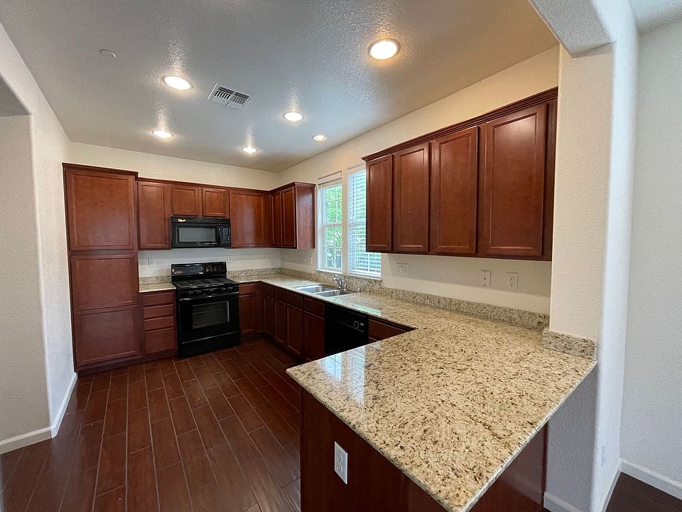 1st image of 145 Barnhill Dr