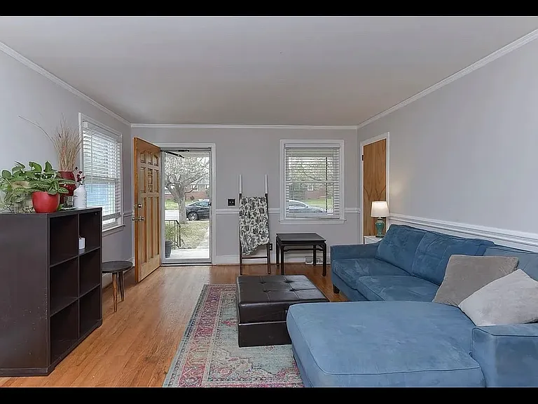 1527 S Kilbourne Rd — Photo 5