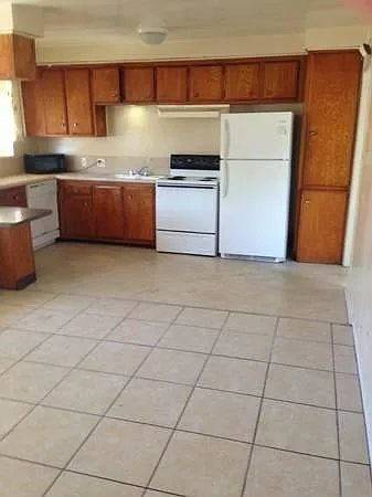 E Hullett St, Long Beach — Photo 4