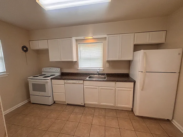 11203 Dodson Ln — Photo 7