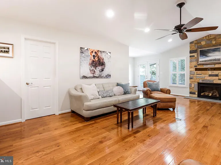 8011 Jackson Rd — Photo 14