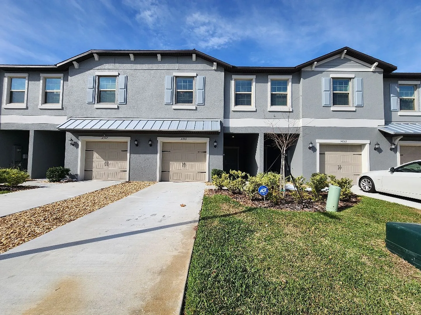 Gorgeous 3-Bedroom, 2.5-Bathroom Townhome in Sun City Center — Photo 2
