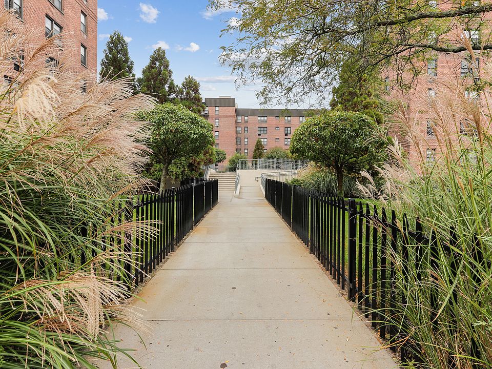 Wavecrest Gardens Apartment Rentals with Virtual tours Far Rockaway