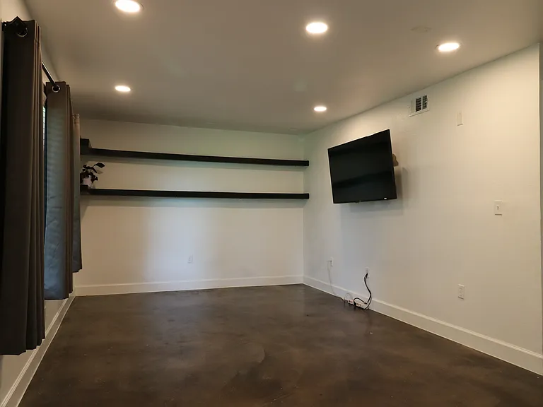 2200 Dickson Dr #124 — Photo 2