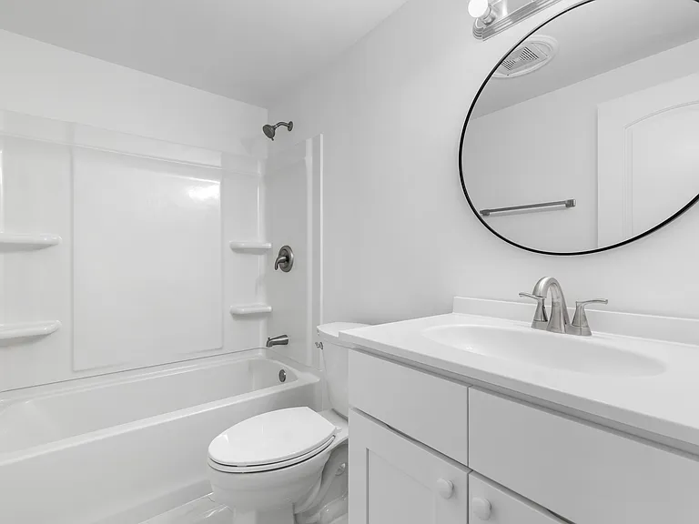 Second floor full bathroom