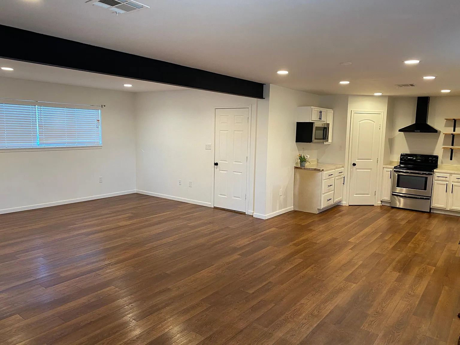 3 bed, 1442 sqft, $2,400 — Photo 3