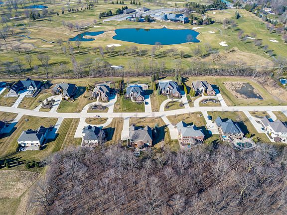 3rd image of 52581 Trailwood Dr