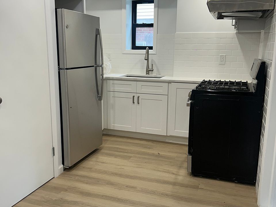 1st image of 208 Bay 26 St #1