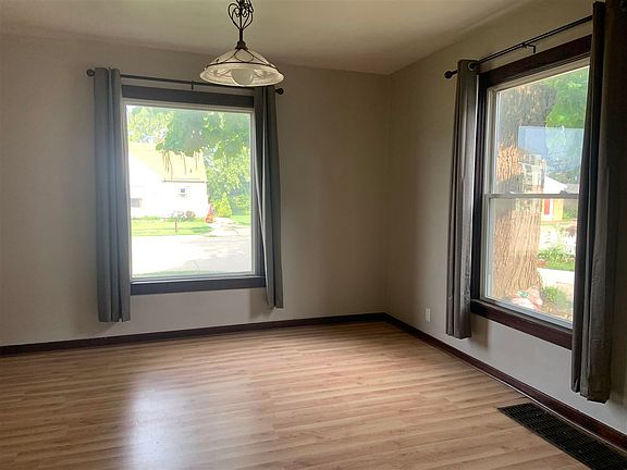 3rd image of 223 S Park Ave