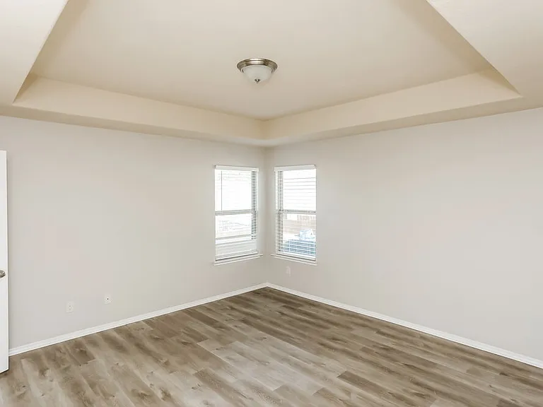 313 Haywood Cir — Photo 10