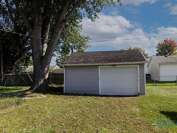 5th image of 110 Deline Dr