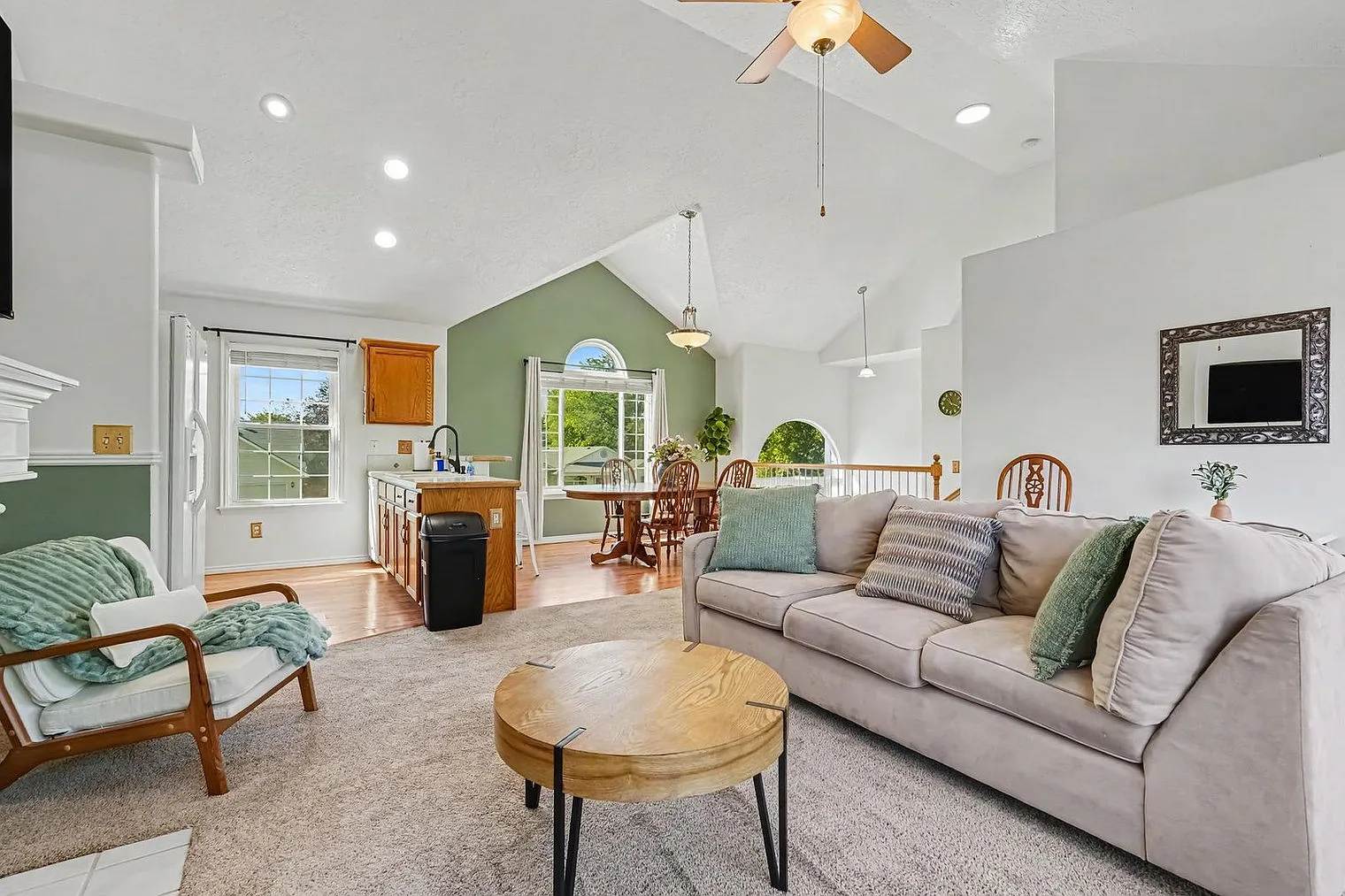 3 bed, 3.0 bath, 1539 sqft, $3,977 — Photo 1