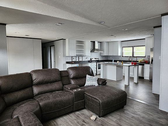 3rd image of 838 Ranchette Dr