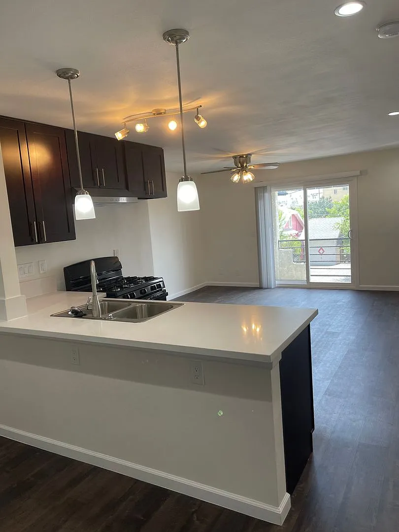 402 N. Ardmore — Photo 2