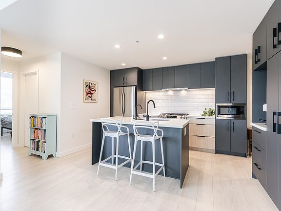 5th image of 3038 Saint George St #315