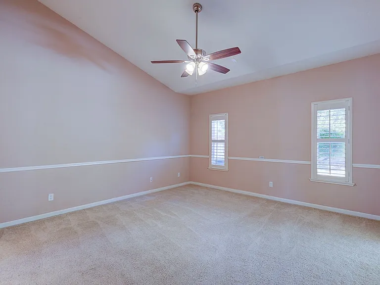 1927 N Karen Ave — Photo 10