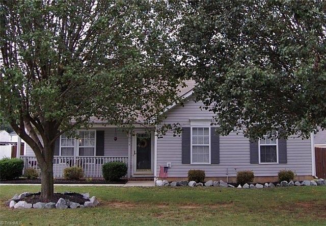 1st image of 204 Lucan Dr