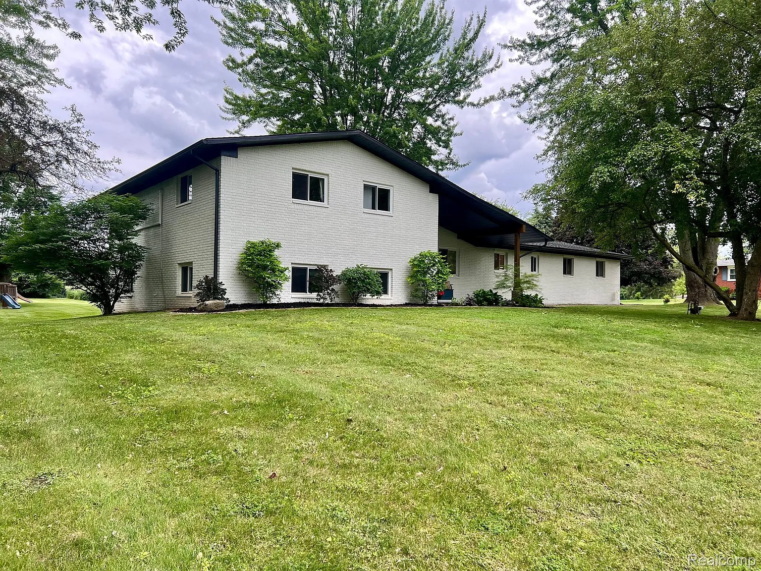 1686 Madeline Dr photo 1