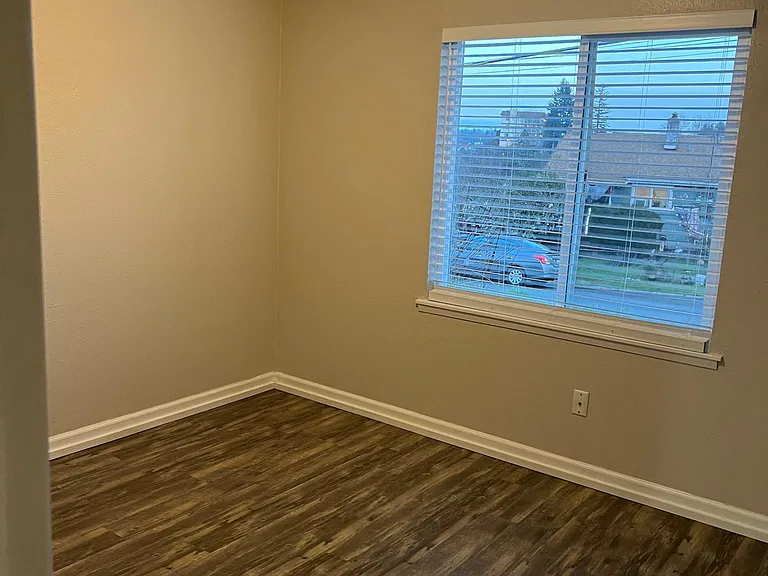 1729 Houston Ave — Photo 14