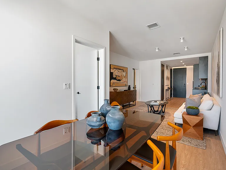 Venue Residences — Photo 84