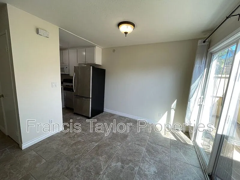 2 bed, 1.5 bath, 1056 sqft, $2,895 — Photo 3