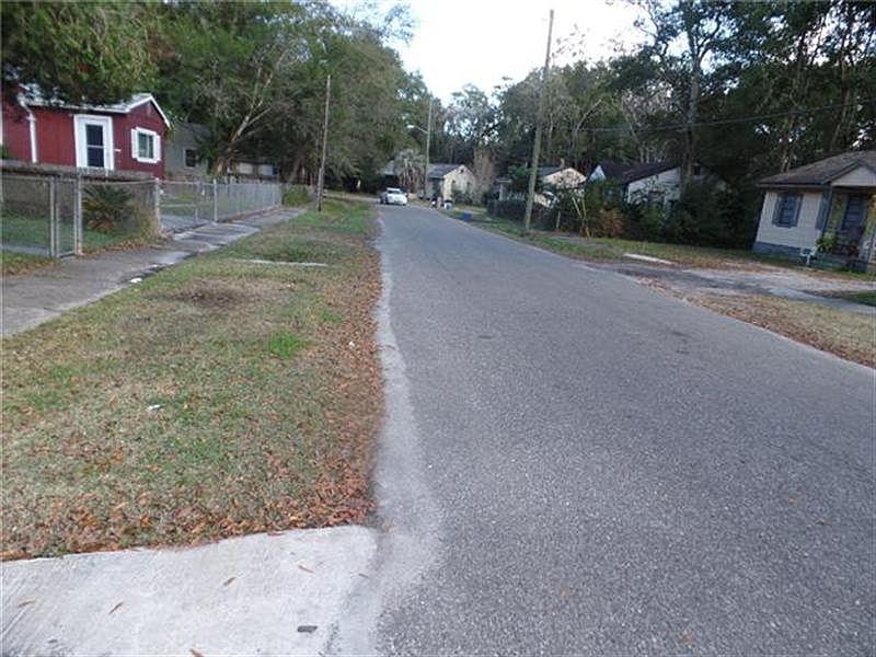 1st image of 3049 2nd Street Cir