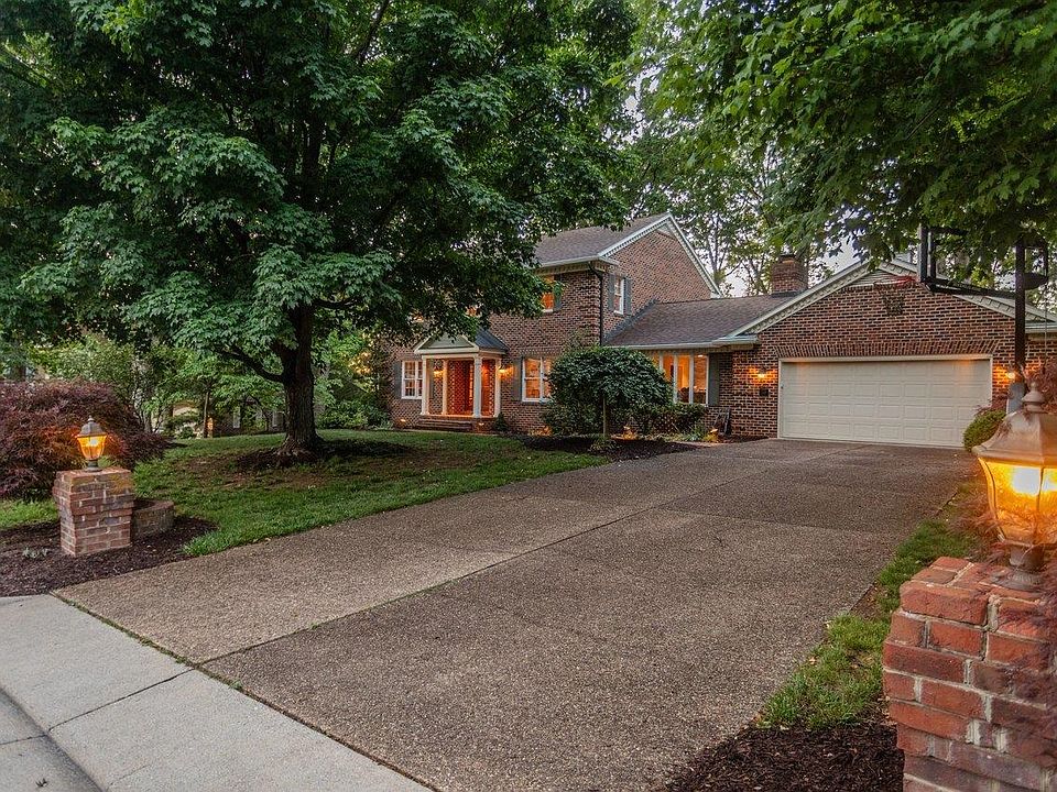 1st image of 207 Fairway Dr