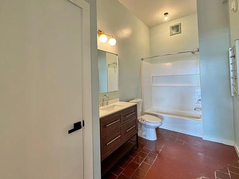 510 S College St — Photo 6
