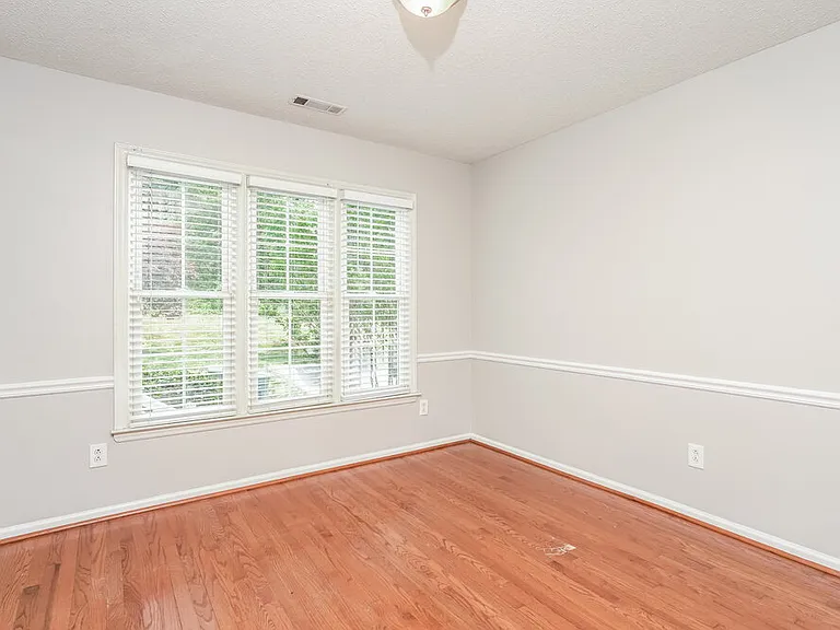221 Guinevere Ct — Photo 7