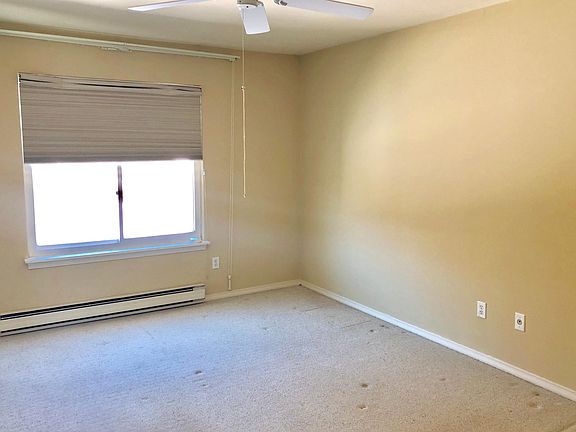 4th image of 76 Candlewood Dr