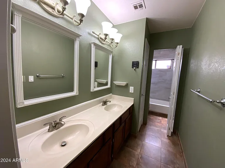 1513 E Mineral Rd — Photo 16