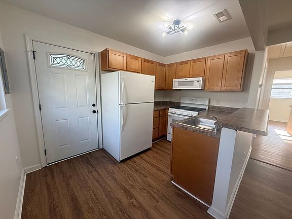 4th image of 739 Waukesha Ave