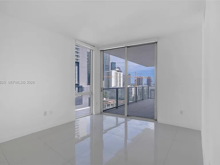 1010 SW 2nd Ave #1003 — Photo 17