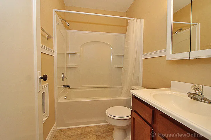 1102 N West End Blvd — Photo 13