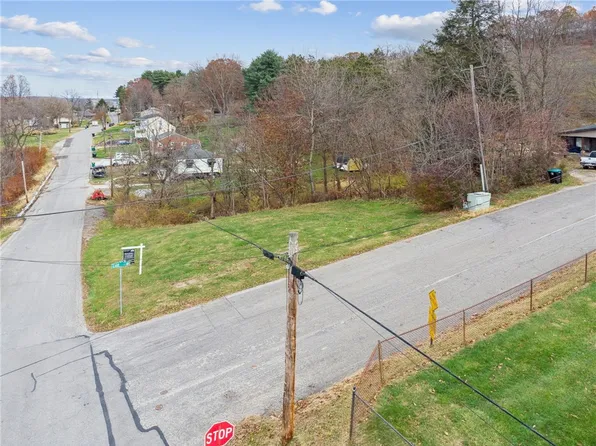 146 McVey St, Sturgeon, PA 15082