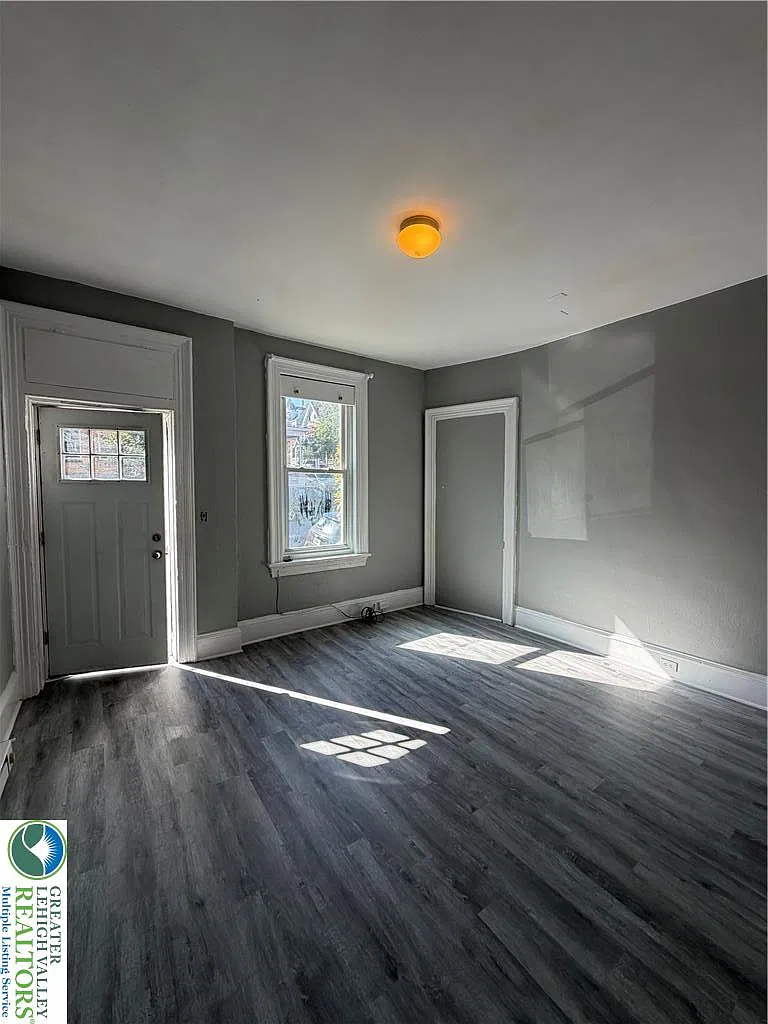 1 bed, 1.0 bath, 1100 sqft, $1,495 — Photo 3