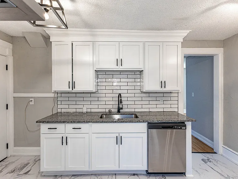 3901 Central St — Photo 13