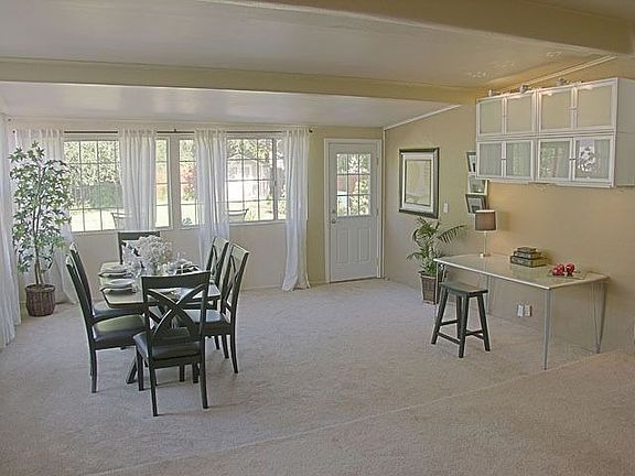 Bonus room with dining and office areas
