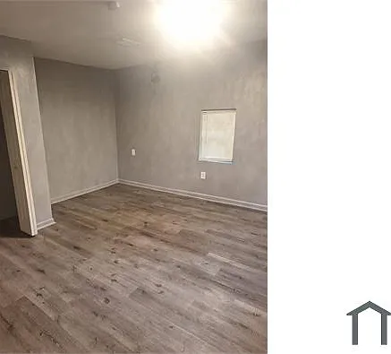 3622 Whitney Ave — Photo 2