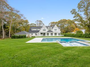 24 White Oak Ln, Southampton, NY 11968