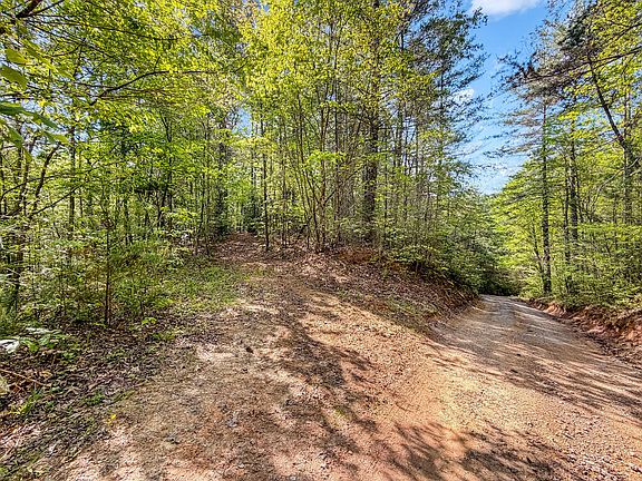 5th image of 2 Valley Lake Rd