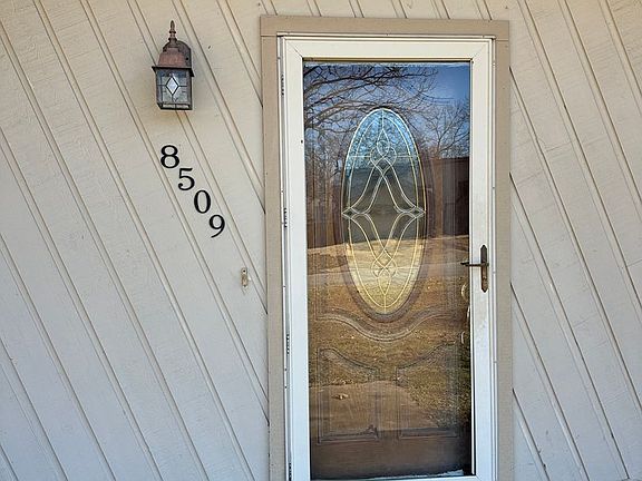 2nd image of 8509 Meadow Dr