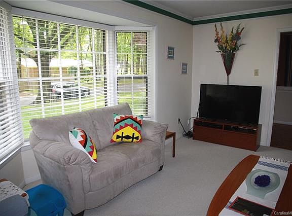 4th image of 5916 Coatbridge Ln