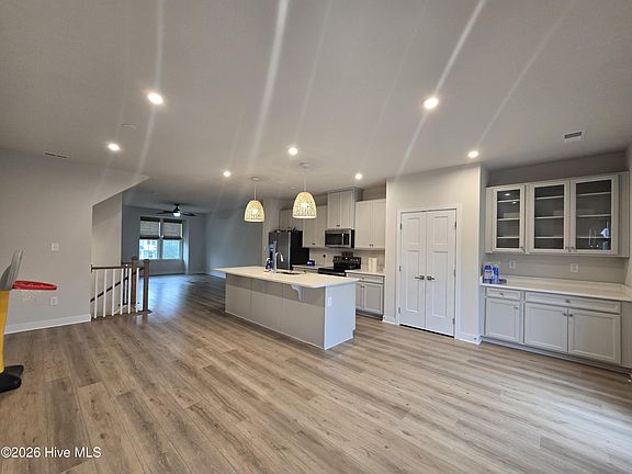 3rd image of 302 Fost Blvd